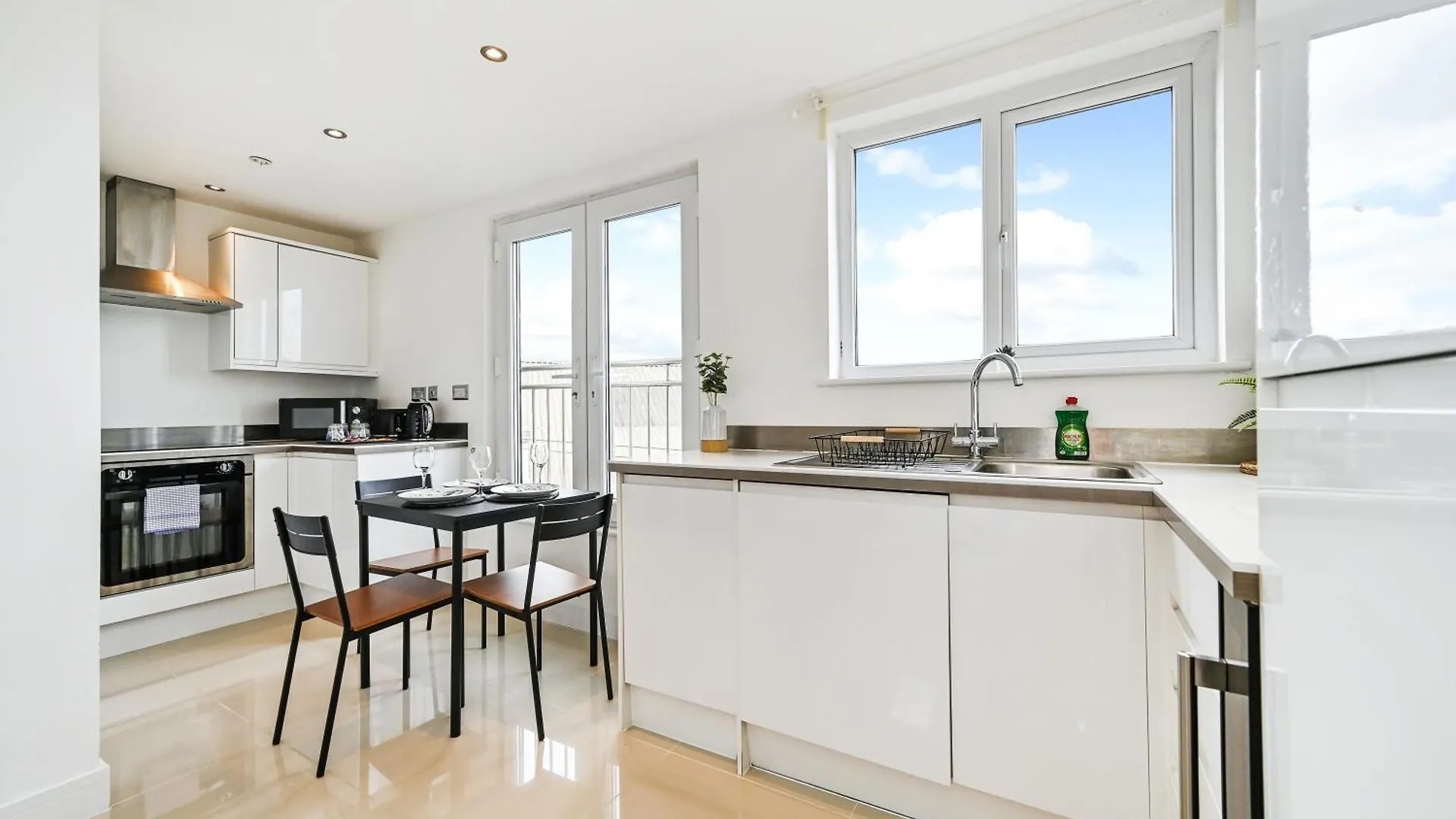 Apartment Family 1 Bed Apt Near Cardiff City Centre, Free Parking, Quiet, Secure Neighbourhood United Kingdom