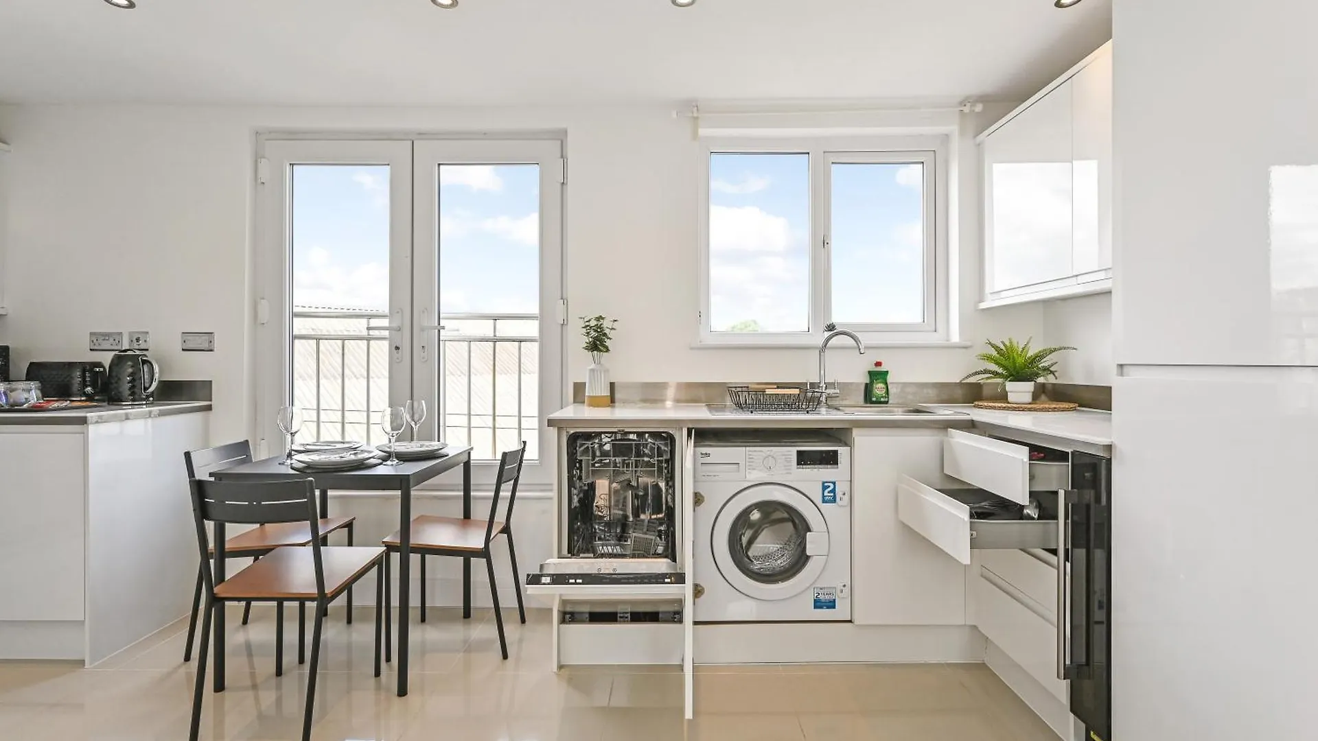 Apartment Family 1 Bed Apt Near Cardiff City Centre, Free Parking, Quiet, Secure Neighbourhood