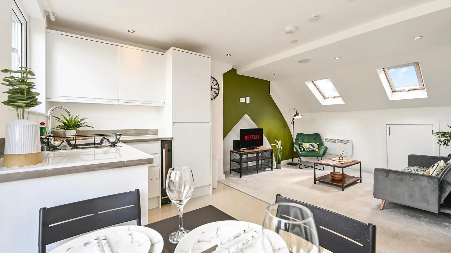 Family 1 Bed Apt Near Cardiff City Centre, Free Parking, Quiet, Secure Neighbourhood 0*,  United Kingdom